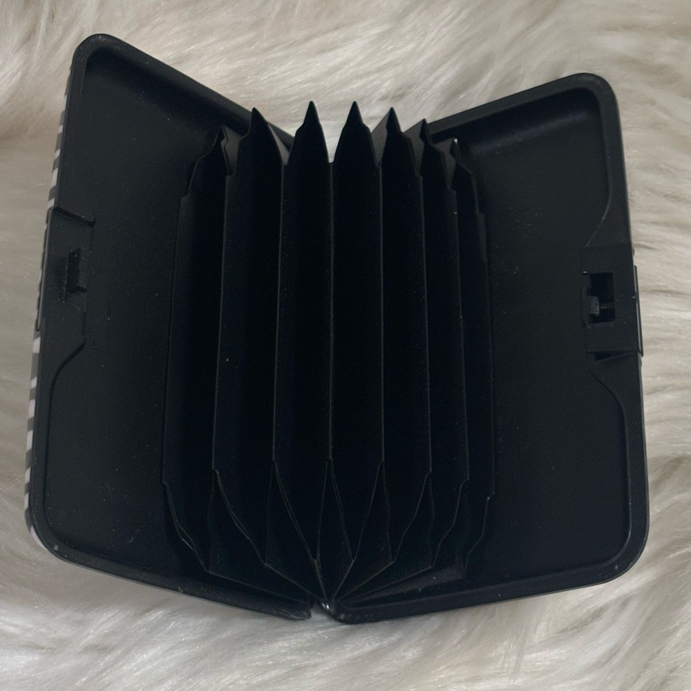 Zebra Hard Credit Card Case - Picture 3 of 3